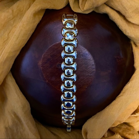 Vintage Gold Tone Link Bracelet. - Picture 1 of 8